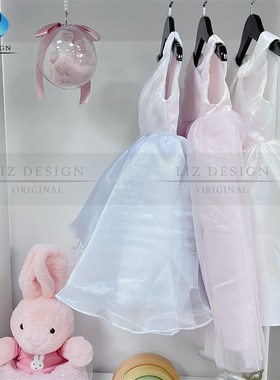 样板间儿童房衣帽间搭配卧室v衣柜粉色系女孩房公主房软装饰品摆