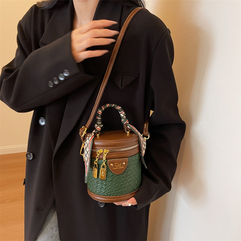 高级复古撞色小包包女2026新款时尚丝巾手提水桶包秋冬质感斜挎包,淘宝优惠券,粉丝福利购,淘宝优惠卷