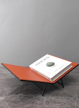 简约现代金属皮革书架杂志架摆件创意家居办公室客厅玄关软装饰品