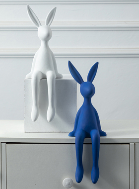 克莱因蓝坐姿兔子现代轻奢高级感简约桌面网N红道具软装酒柜小摆