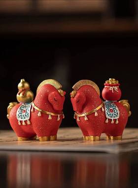 马上有钱摆件高级感小众汽车车载桌面装饰招财吉祥物红色生肖马