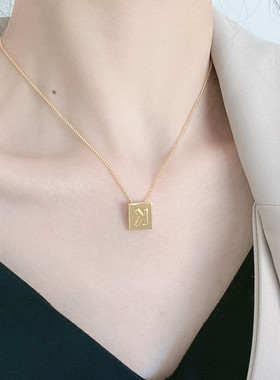 方牌字母项链女纯银镀18K金ins嘻哈潮英文吊坠同款2024年新款爆款
