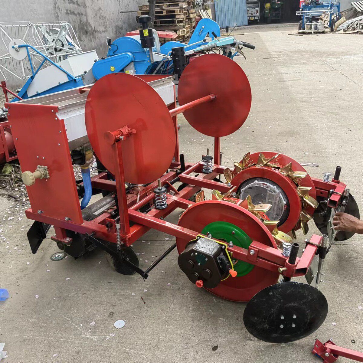 宏鑫毛豆谷子高粱菜籽种植机烤烟种植起垄机清茬花生施肥种植机,淘宝优惠券,粉丝福利购,淘宝优惠卷