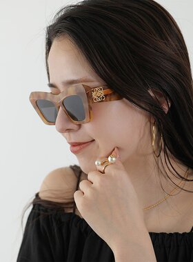 LOEWE 太阳镜 LW40036I 女士狐狸形蜂窝框架全框 Anagram 金属标