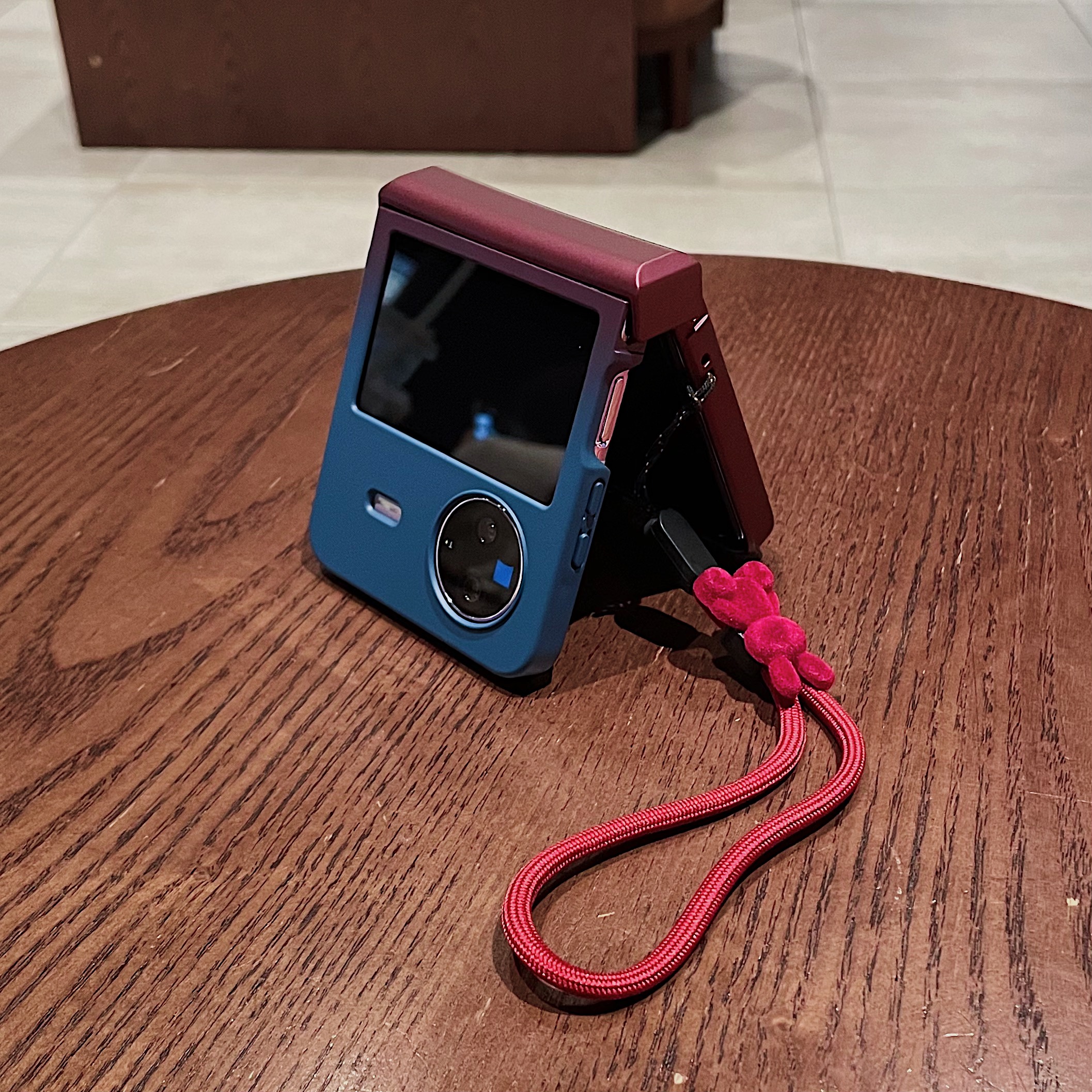 磨砂铰链适用vivoxflip手机壳新款高级感Pocket2折叠OPPOFindN3Flip手提绳荣耀MagicVFlip高颜值ZFlip5保护套 - 图2