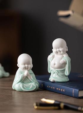 陶瓷招财开心弥勒佛小摆件办公室桌面博古架笑佛像装饰品鱼缸造景