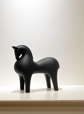 简约黑白色马陶瓷办公室装饰摆件客厅玄关酒柜桌面高档乔迁礼物