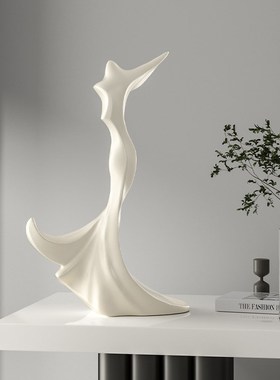 高级感轻奢抽象人物摆件艺术雕塑软装办公室书房客厅酒柜家居饰品