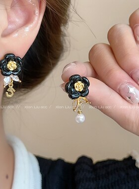 现货法式山珍珠耳钉2024年B新款流苏耳环女感立体花朵耳饰
