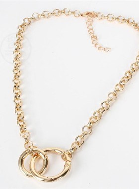 。 Simple double ring pendant alloy series necklace fashion