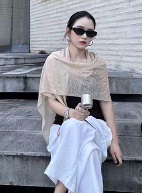 慵懒风三角巾披肩女外搭高级感2026新款旅游夏季薄款丝巾小坎肩女