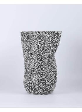 现代轻奢几何抽象扭曲肌理鸡爪纹花器花瓶样板间售楼处装饰摆件