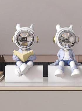 太空人坐姿摆件客厅电视背景墙极简高级北欧创意太空人坐式装饰品