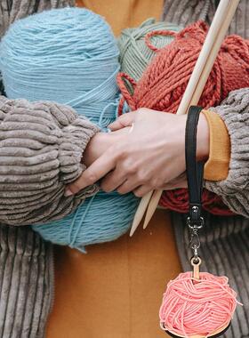 亚马逊热卖木质工艺品Portable Wrist Yarn Holder便携式手腕纱架
