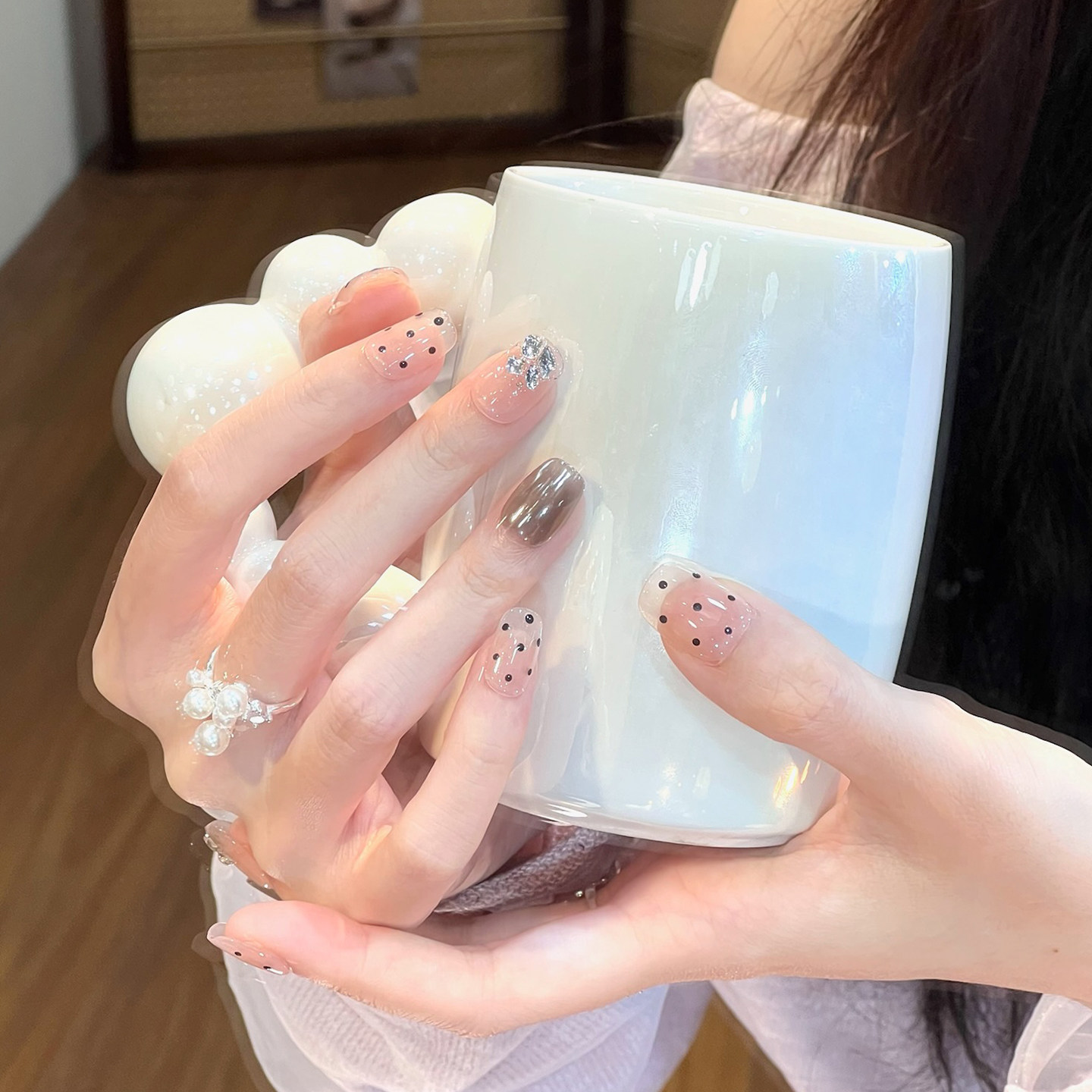 植兔山茶花美甲穿戴甲纯手工2025年新款婚甲爆闪花仙子杏仁甲贴片,淘宝优惠券,粉丝福利购,淘宝优惠卷