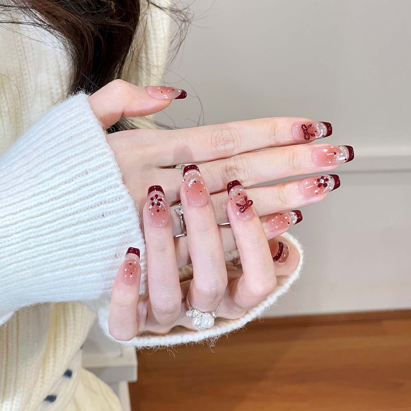 植兔穿戴甲波点蝴蝶结法式猫眼腮红裸色小红花秋冬显白美甲氛围感,淘宝优惠券,粉丝福利购,淘宝优惠卷