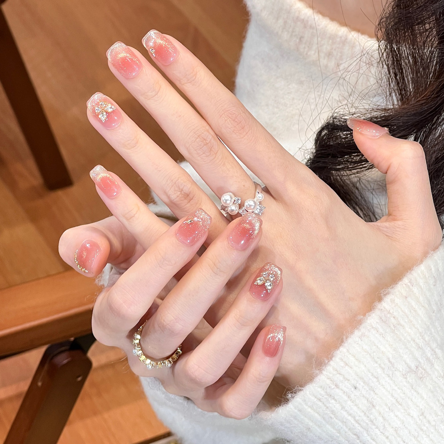 植兔法式穿戴甲高级感轻奢中长款爆闪蝴蝶美甲猫眼拍婚纱照指甲片,淘宝优惠券,粉丝福利购,淘宝优惠卷