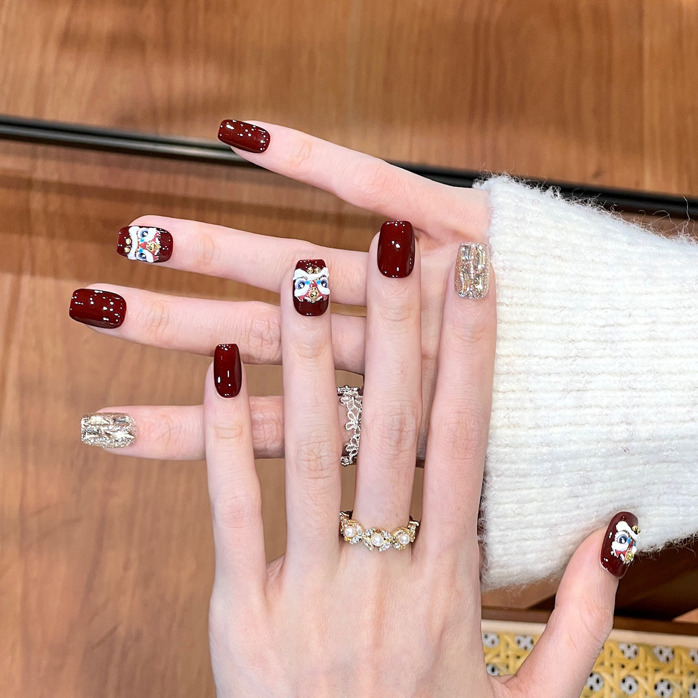 植兔手工穿戴甲高级感2026新年红色醒狮美甲爆闪猫眼显白轻奢贴片,淘宝优惠券,粉丝福利购,淘宝优惠卷