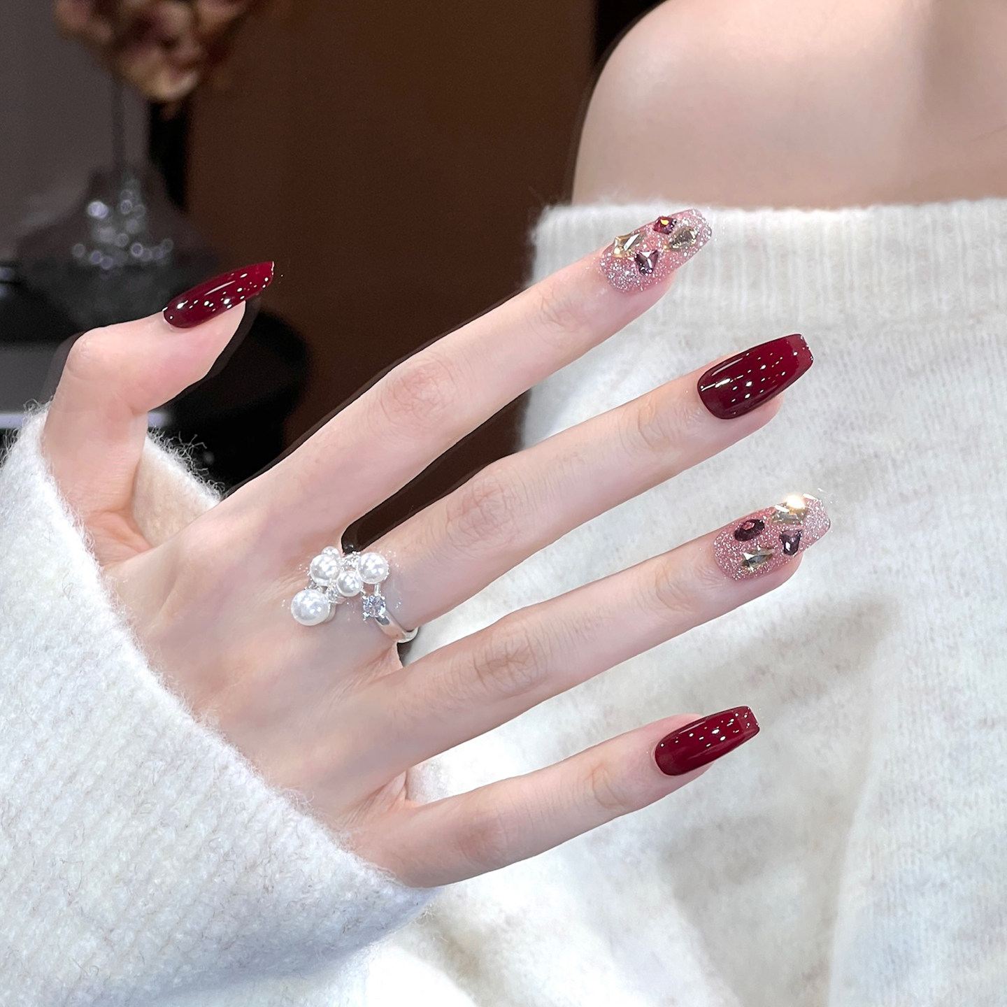 植兔穿戴甲短款裸色轻奢红色爆闪碎钻显白美甲秋冬短甲氛围感甲片,淘宝优惠券,粉丝福利购,淘宝优惠卷