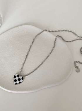 Blue and white plaid love necklace sweet and cool wind heart