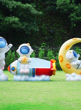 卡通太空人雕塑玻璃钢航天员火箭商场拍照售楼处幼儿园宇航员摆件