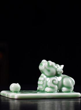 可爱青瓷貔貅客厅办公茶桌摆件陶瓷皮休微景观盆景鱼缸装饰品