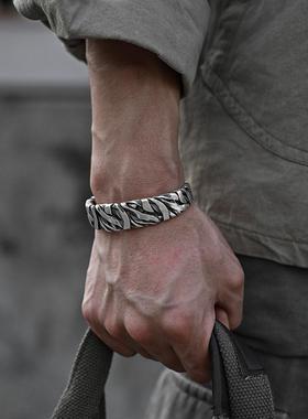 2021欧美复古编织麻花开口手镯铜质镀银手镯男士几何手链