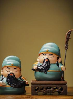 陶瓷关公二爷家居玄关电视柜桌面车载摆件Q版武财神办公室装饰品