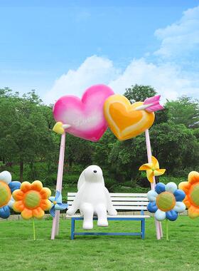 户外网红签到心摇椅吊椅雕塑公园景观区玻璃纤维云兔饰品