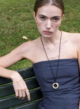 Tender SocietyEcho系列锤纹镶钻甜甜圈皮绳圆环长项链毛衣链女