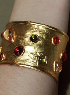 节庆系列刻纹镶彩色琉璃宽手镯