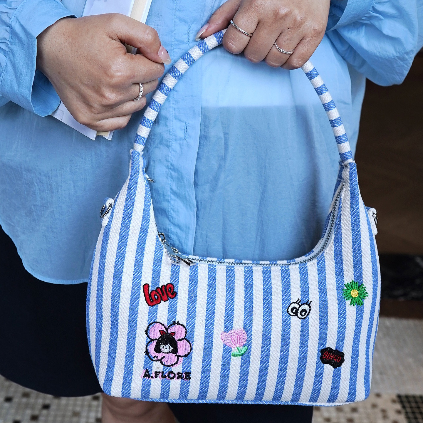 A.FLORE原创高质量帆布包2025新款经典条纹腋下包小众韩系斜挎包,淘宝优惠券,粉丝福利购,淘宝优惠卷