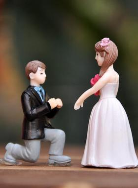 直销新款新品求婚新郎新娘人偶摆件婚庆用品带戒指场景情侣景观蛋