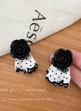 韩系黑色玫瑰波点裙摆耳钉女2026新款高级感耳环小众设计百搭耳饰