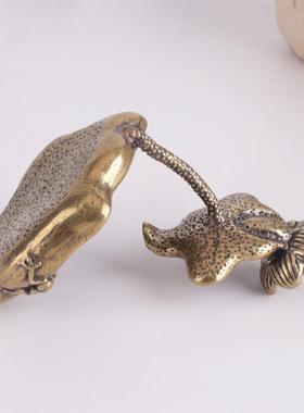 直销新款纯黄铜做旧荷叶莲花倒流香摆件实心青蛙荷花意境香架香托