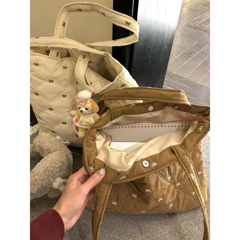 大容量秋冬夹棉包包精致蝴蝶结刺绣百搭新款小众单肩休闲通勤托特,淘宝优惠券,粉丝福利购,淘宝优惠卷