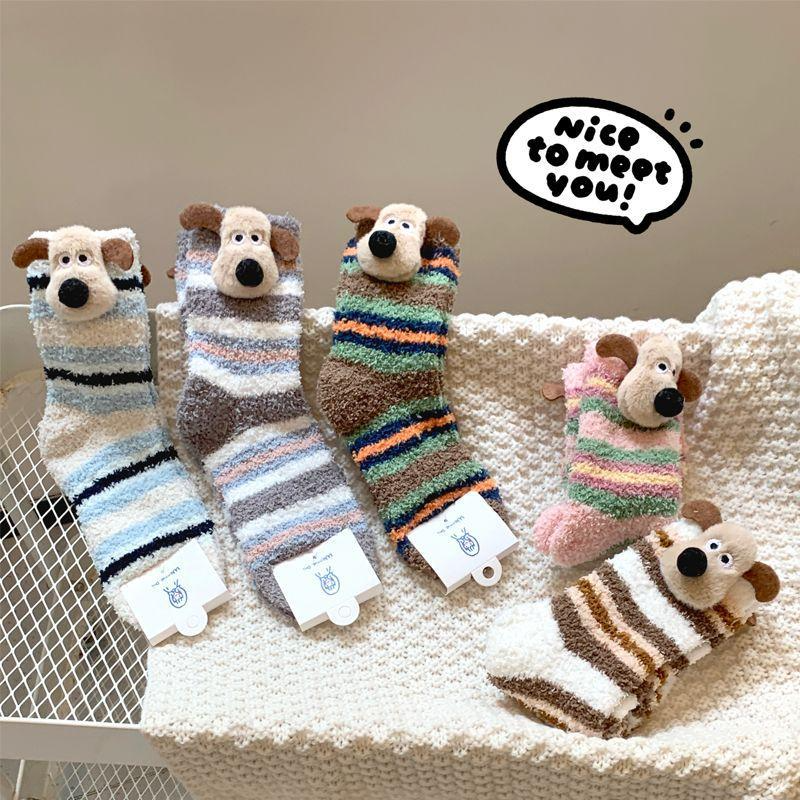 秋冬2025情侣款可爱玩偶掌门狗毛茸茸加厚睡眠地板中筒袜 - 图1