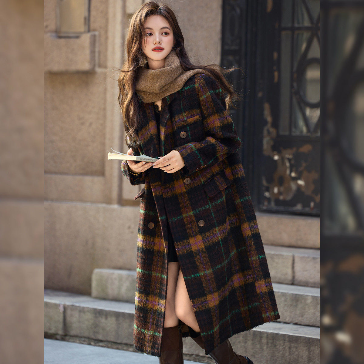 白鹿语复古英伦风格纹大衣25秋冬新款高级感气质长款洋气毛呢外套,淘宝优惠券,粉丝福利购,淘宝优惠卷