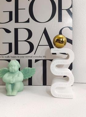 现代INS风创意家居软装饰品民宿S摆件手工树脂高脚艺树脂几何