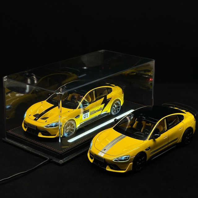 Su7ultra Lightning Yellow Large Tail Alloy Car Model