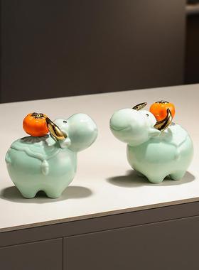 牛气冲天牛柿摆件店铺开业办公室乔迁装饰品运势如虹创意陶瓷摆设