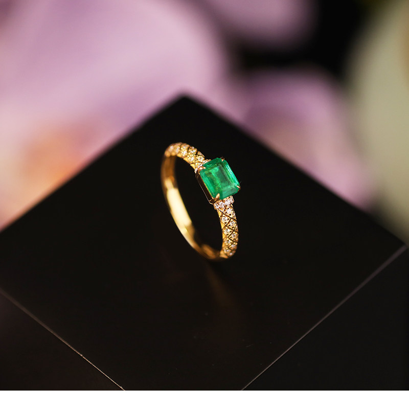 QUEENA.Z 2026 New Designer Series Women’s Emerald Ring HK560123001