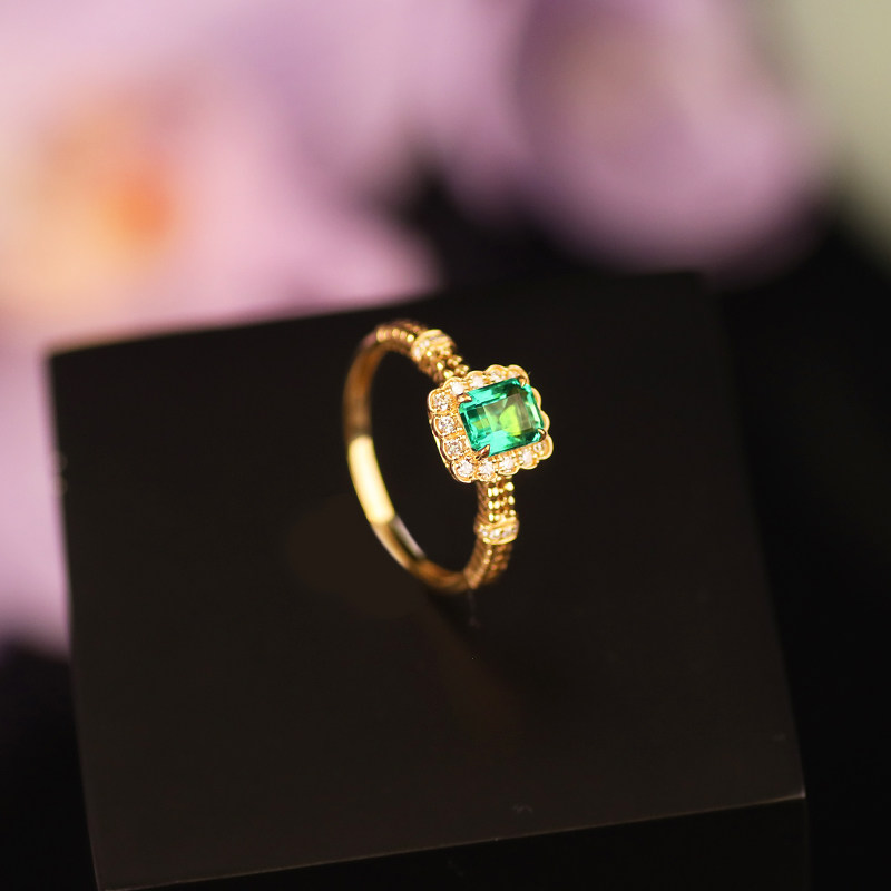 QUEENA.Z 2026 New Designer Series Women’s Emerald Ring HK560123002