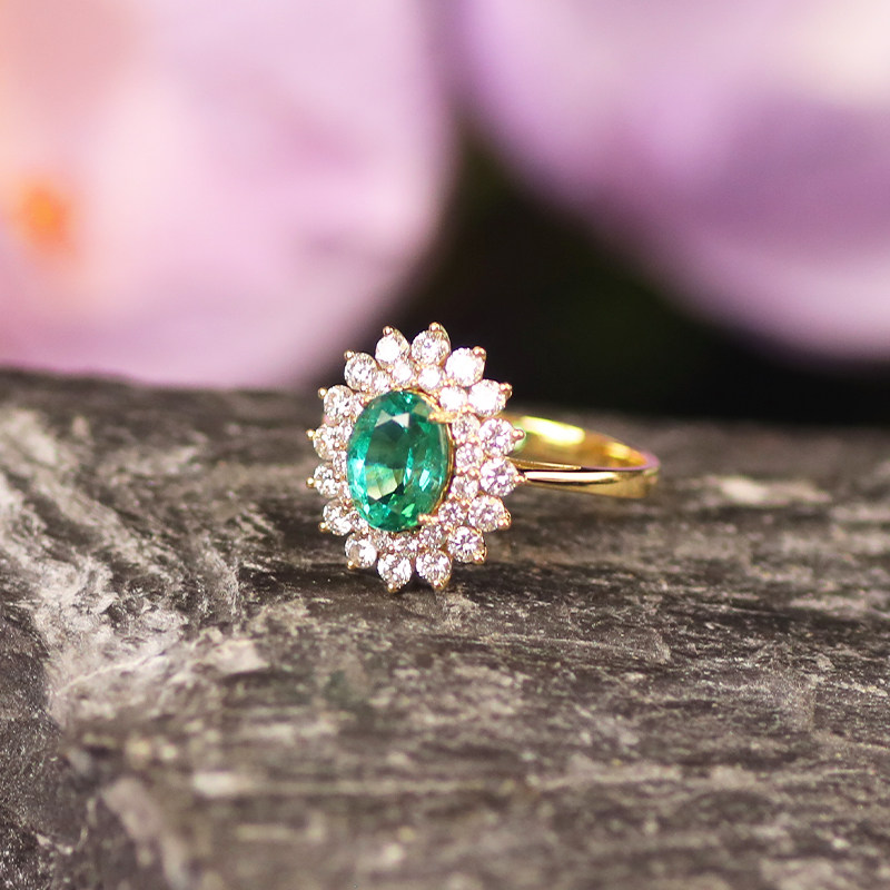 QUEENA.Z 2026 New Designer Series Women's Light Luxury 18k Emerald Ring HK840312023