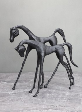 现代简约铸铁马艺术摆件客厅玄关茶几办公室N样板间高档家居装饰