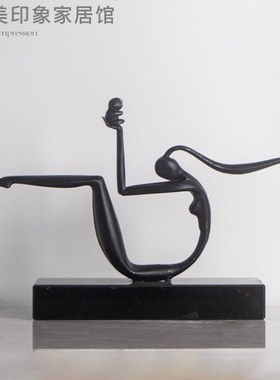 现代简约黑白高级金属质感人物特色摆件样板间售楼处酒店大堂饰品
