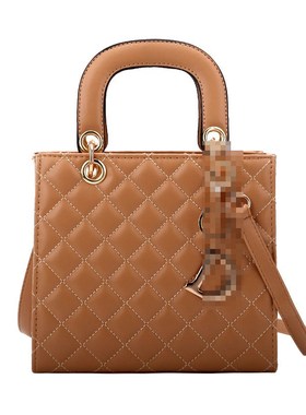 样板房女士包包衣帽间摆件衣柜装饰品黑色流苏手提包水桶包手拿包