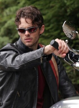 y2k千禧风未来感m超轻司机偏光墨镜男女户外骑行炫彩镭射太阳眼镜