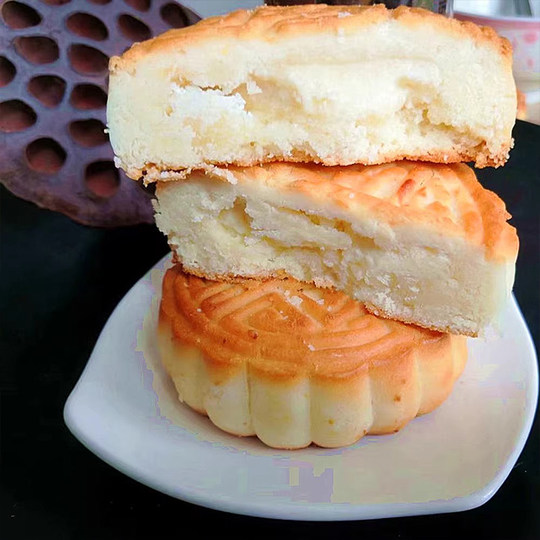 Xinjiang specialty Chinese-style milk puff pastry