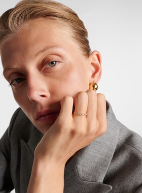 STONE AND STRAND 女款窄款晶格14kt金钻石戒指 迷衣时尚